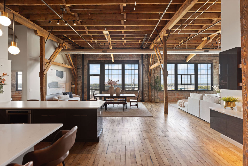 Apartment 402 Image